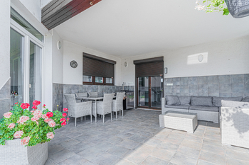 Prodej domu 306 m², Zlatníky-Hodkovice