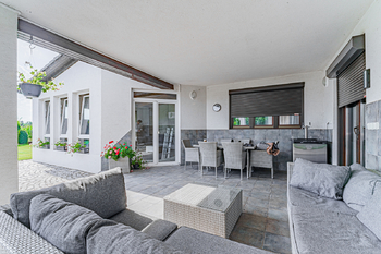 Prodej domu 306 m², Zlatníky-Hodkovice