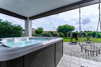 Prodej domu 306 m², Zlatníky-Hodkovice