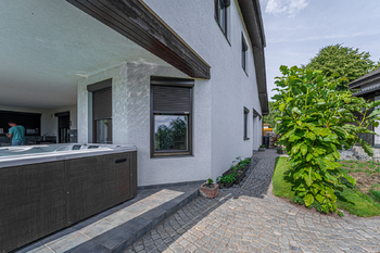 Prodej domu 306 m², Zlatníky-Hodkovice