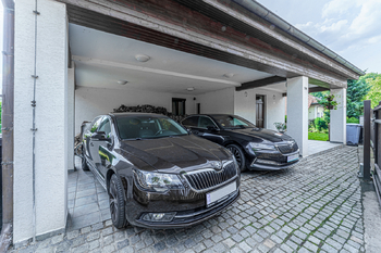 Prodej domu 306 m², Zlatníky-Hodkovice