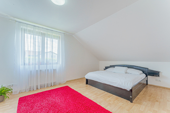 Prodej domu 306 m², Zlatníky-Hodkovice