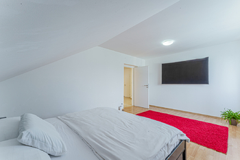 Prodej domu 306 m², Zlatníky-Hodkovice