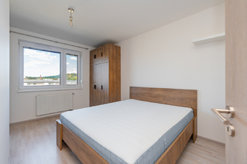Ložnice - Prodej bytu 2+kk v osobním vlastnictví 56 m², Praha 9 - Vysočany