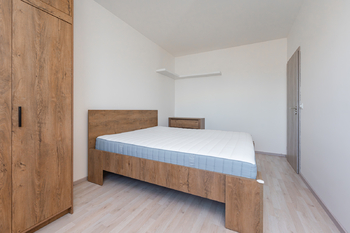 ložnice - Prodej bytu 2+kk v osobním vlastnictví 56 m², Praha 9 - Vysočany