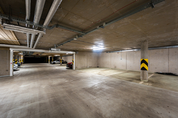 garáže a garážové stání č.33 - Prodej bytu 2+kk v osobním vlastnictví 56 m², Praha 9 - Vysočany