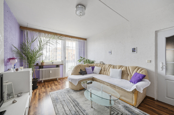 Pokoj 1 - obývák  - Prodej bytu 4+1 v osobním vlastnictví 94 m², Hradec Králové