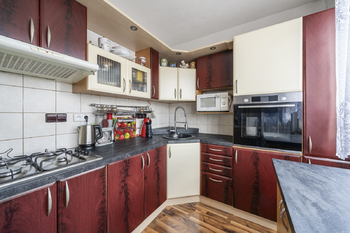 Kuchyň - Prodej bytu 4+1 v osobním vlastnictví 94 m², Hradec Králové