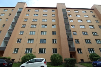 pohled na dům - Pronájem bytu 3+1 v osobním vlastnictví 74 m², Praha 10 - Záběhlice