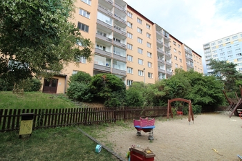 pohled na dům - Pronájem bytu 3+1 v osobním vlastnictví 74 m², Praha 10 - Záběhlice