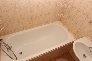 koupelna s vanou - Pronájem bytu 3+1 v osobním vlastnictví 74 m², Praha 10 - Záběhlice