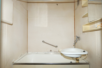 Koupelna - Prodej bytu 3+1 v osobním vlastnictví 62 m², Sázava