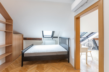 Ložnice I - Pronájem bytu 4+kk v osobním vlastnictví 188 m², Praha 5 - Smíchov