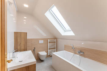 Koupelna ložnice III - Pronájem bytu 4+kk v osobním vlastnictví 188 m², Praha 5 - Smíchov
