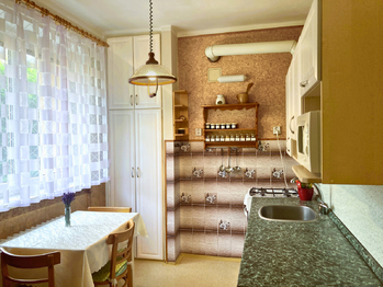 Kuchyň se spižírnou - Prodej bytu 3+1 v osobním vlastnictví 66 m², Semily