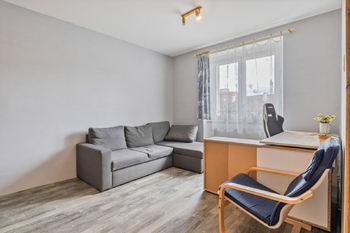 pokoj - Prodej bytu 2+kk v osobním vlastnictví 49 m², Beroun