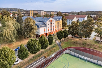 Budova & sportoviště  - Prodej bytu 3+kk v osobním vlastnictví 81 m², Chvaletice
