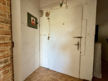 Vstupní dveře - Prodej bytu 2+1 v osobním vlastnictví 59 m², Návojná