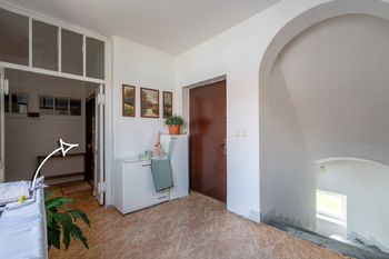 Chodba před bytem - Prodej bytu 2+1 v osobním vlastnictví 59 m², Návojná
