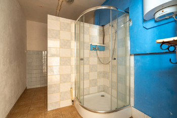 Koupelna se sprchovým koutem - Prodej bytu 2+1 v osobním vlastnictví 59 m², Návojná