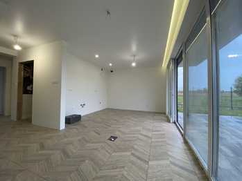 +420 776 335 999, ladislav.urbancik@re-max.cz - Prodej bytu 2+kk v osobním vlastnictví 43 m², Łeba