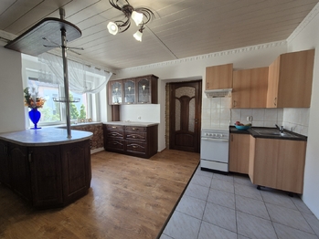 Kuchyňský kout - Prodej domu 199 m², Vraný