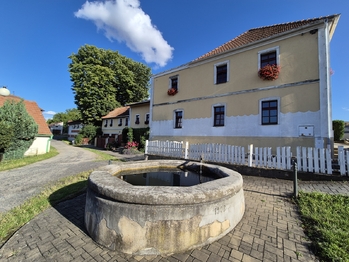 Studna zal. 1903 - Prodej domu 199 m², Vraný