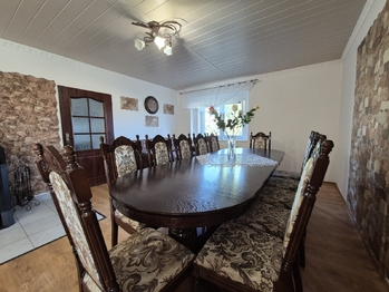 Obývací pokoj - Prodej domu 199 m², Vraný