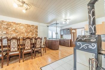 Obývací pokoj - Prodej domu 199 m², Vraný