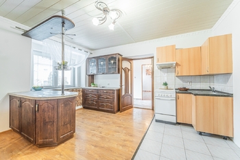 Obývací pokoj - Prodej domu 199 m², Vraný