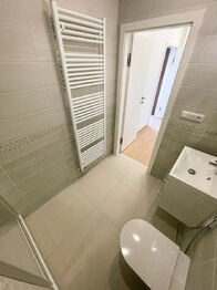 Prodej bytu 1+kk v osobním vlastnictví 40 m², Praha 8 - Libeň