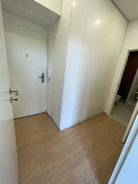 Prodej bytu 1+kk v osobním vlastnictví 40 m², Praha 8 - Libeň