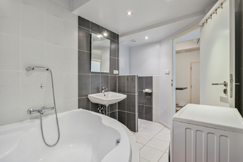 Prodej bytu 2+kk v osobním vlastnictví 44 m², Praha 4 - Podolí