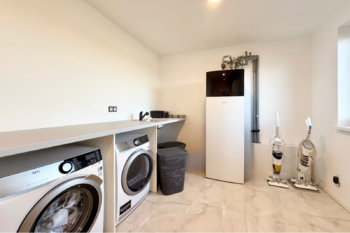 technická místnost - Prodej domu 220 m², Polerady