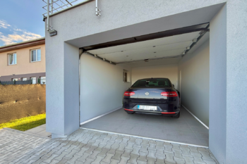 garáž - Prodej domu 220 m², Polerady