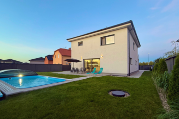 zahrada + bazén - Prodej domu 220 m², Polerady