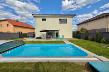 zahrada + bazén - Prodej domu 220 m², Polerady