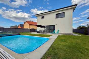 zahrada + bazén - Prodej domu 220 m², Polerady