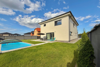 zahrada + bazén - Prodej domu 220 m², Polerady