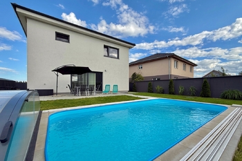zahrada + bazén - Prodej domu 220 m², Polerady