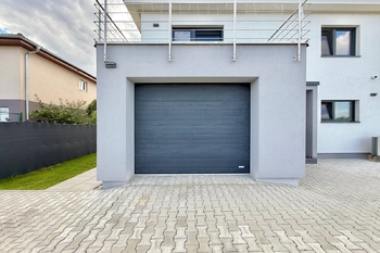 garáž - Prodej domu 220 m², Polerady