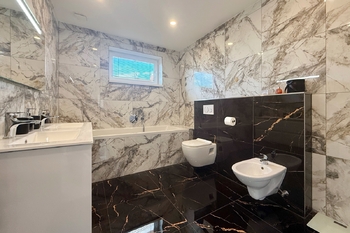 koupelna  - Prodej domu 220 m², Polerady