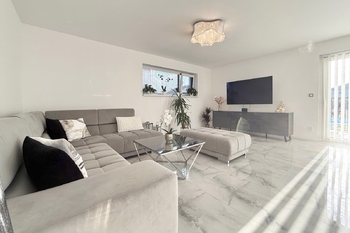 obývací pokoj - Prodej domu 220 m², Polerady