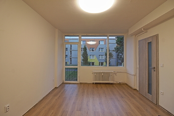pokoj - Pronájem bytu 1+1 v osobním vlastnictví 33 m², Kadaň
