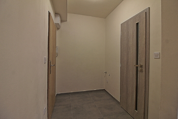 předsíň - Pronájem bytu 1+1 v osobním vlastnictví 33 m², Kadaň