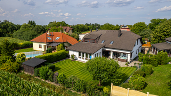 Prodej domu 306 m², Zlatníky-Hodkovice