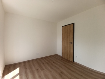 pokoj 1 - Pronájem bytu 3+kk v osobním vlastnictví 86 m², Bystřany