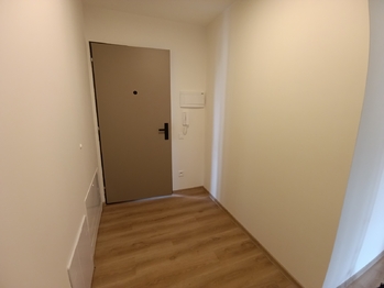 chodba - Pronájem bytu 3+kk v osobním vlastnictví 80 m², Bystřany