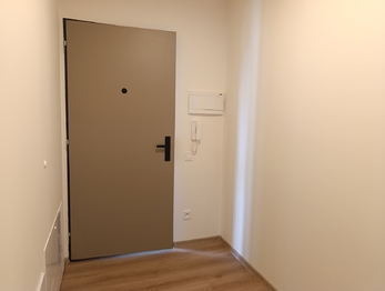 chodba - Pronájem bytu 3+kk v osobním vlastnictví 80 m², Bystřany