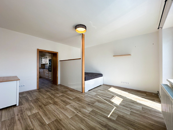 obývací pokoj - Prodej bytu 2+1 v osobním vlastnictví 75 m², Příbram